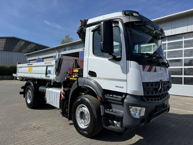 Mercedes-Benz AROCS 1832 4x2 Euro 6 Kipper Kran FASSI F120FB - Camión volquete, Camión grúa: foto 1 Mercedes-Benz AROCS 1832 4x2 Euro 6 Kipper Kran FASSI F120FB - Camión volquete, Camión grúa: foto 1