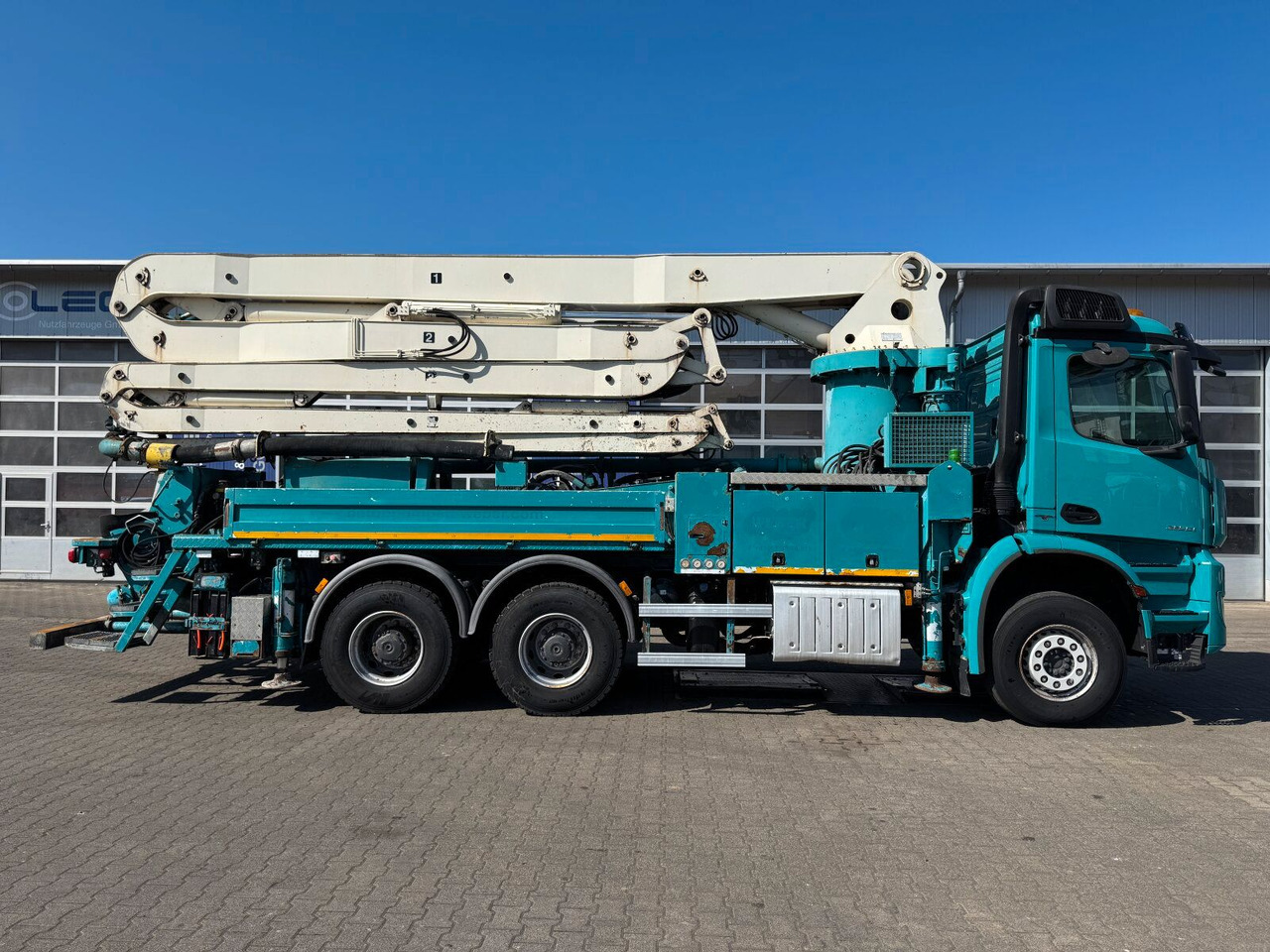 Mercedes-Benz AROCS 2844 6x4 Euro 6 Betonpumpe SERMAC 5Z33 - Bomba de hormigón: foto 3 Mercedes-Benz AROCS 2844 6x4 Euro 6 Betonpumpe SERMAC 5Z33 - Bomba de hormigón: foto 3