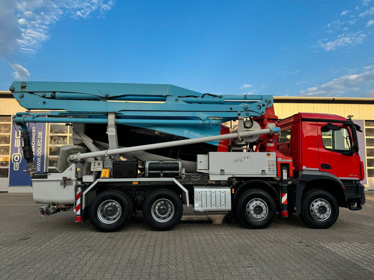 Mercedes-Benz AROCS 3243 8x4 Euro 6 Pumi Putzmeister TMM 24-3 - Bomba de hormigón: foto 4 Mercedes-Benz AROCS 3243 8x4 Euro 6 Pumi Putzmeister TMM 24-3 - Bomba de hormigón: foto 4