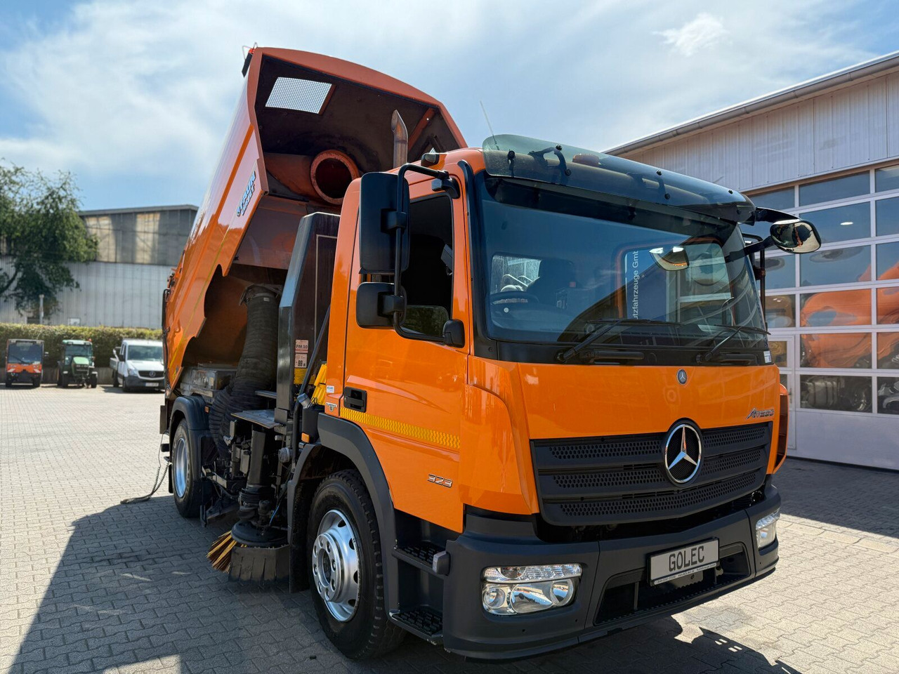 Mercedes-Benz ATEGO 1323 4x2 Kehrmaschine FAUN Viajet 6R/H - Barredora vial: foto 2 Mercedes-Benz ATEGO 1323 4x2 Kehrmaschine FAUN Viajet 6R/H - Barredora vial: foto 2