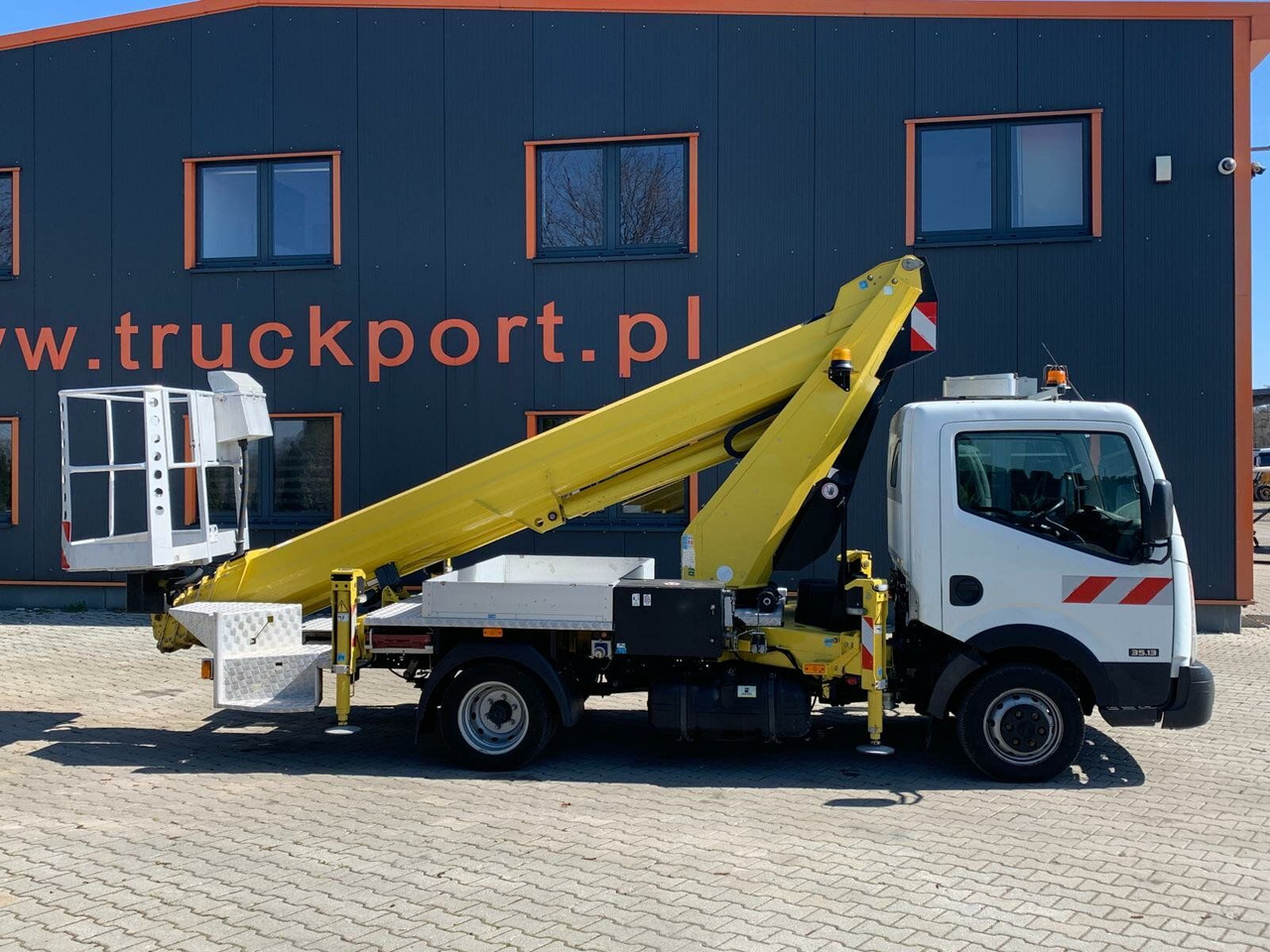 Nissan Cabstar 4x2 Ruthmann Steiger TB 270 - Camión con plataforma elevadora: foto 5 Nissan Cabstar 4x2 Ruthmann Steiger TB 270 - Camión con plataforma elevadora: foto 5