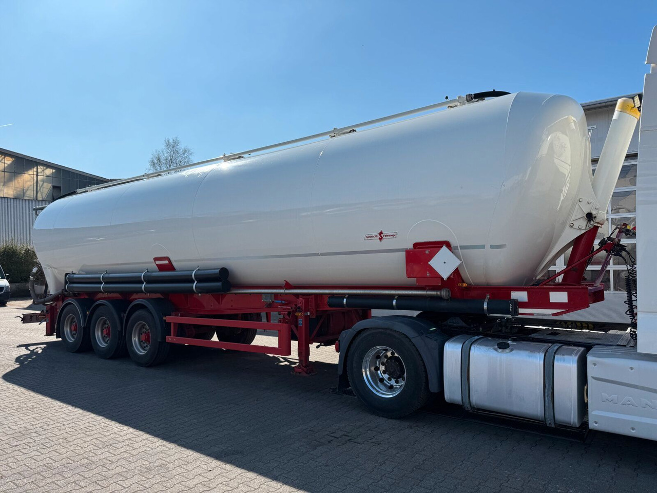 Spitzer SK 2760 CAL Kippsilo 60000 L für loser Schüttung - Semirremolque silo: foto 1 Spitzer SK 2760 CAL Kippsilo 60000 L für loser Schüttung - Semirremolque silo: foto 1