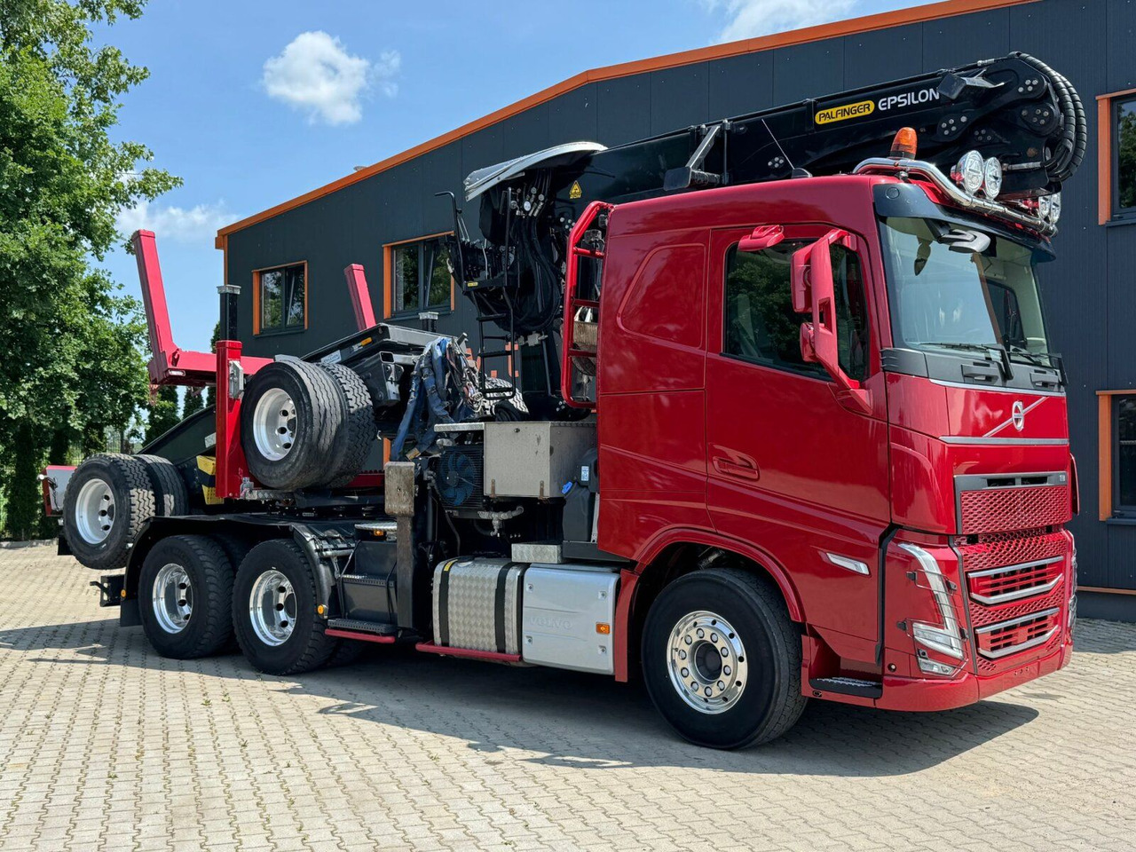 Volvo FH 550 6x4 Holztransporter Lang mit Kran Euro 6E - Camión forestal, Camión grúa: foto 1 Volvo FH 550 6x4 Holztransporter Lang mit Kran Euro 6E - Camión forestal, Camión grúa: foto 1