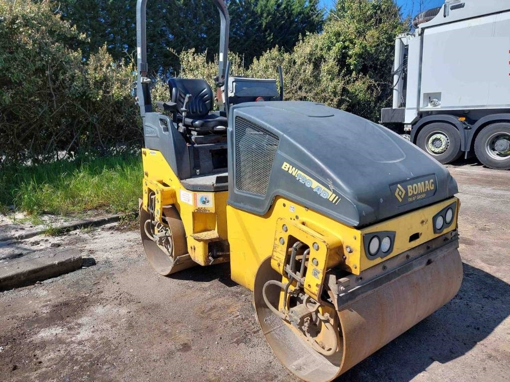 Bomag BW 120 AD-5 - Apisonadora de asfalto: foto 1 Bomag BW 120 AD-5 - Apisonadora de asfalto: foto 1