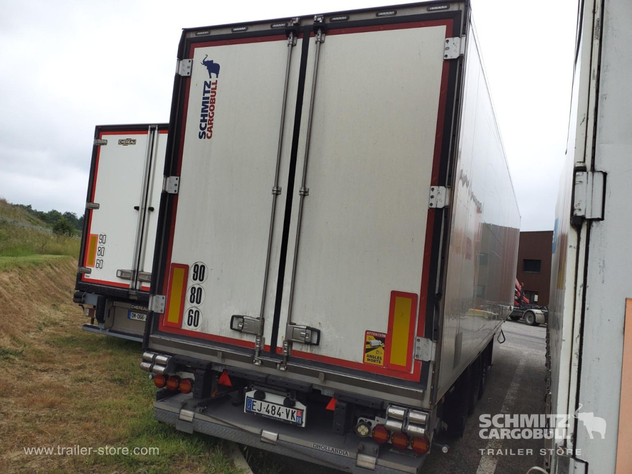 SCHMITZ Reefer Standard Taillift - Semirremolque isotérmico: foto 5 SCHMITZ Reefer Standard Taillift - Semirremolque isotérmico: foto 5