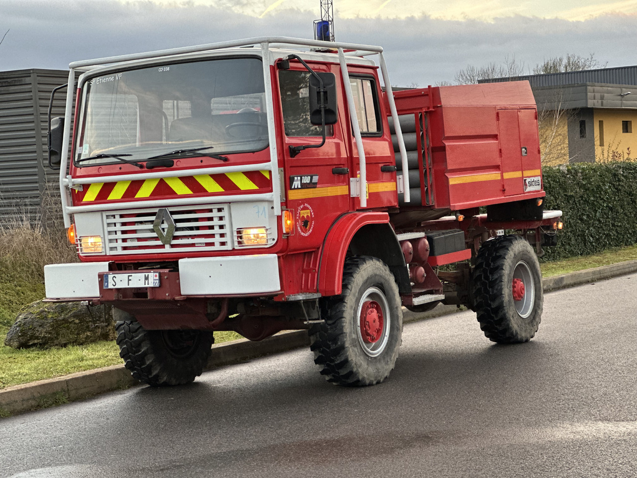 RENAULT M180 - Camión de bomberos: foto 1 RENAULT M180 - Camión de bomberos: foto 1