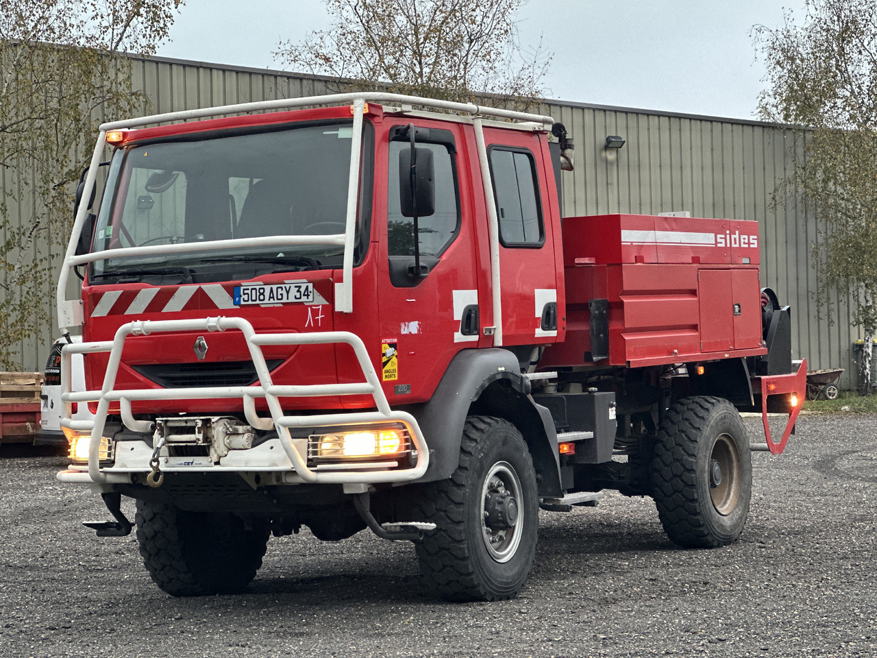 RENAULT Midlum 220 4x4 - Camión de bomberos: foto 2 RENAULT Midlum 220 4x4 - Camión de bomberos: foto 2