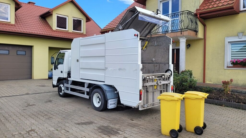 Isuzu NQR75 Container washer laveuse lavacassonetti myjka - Camión de basura: foto 2 Isuzu NQR75 Container washer laveuse lavacassonetti myjka - Camión de basura: foto 2