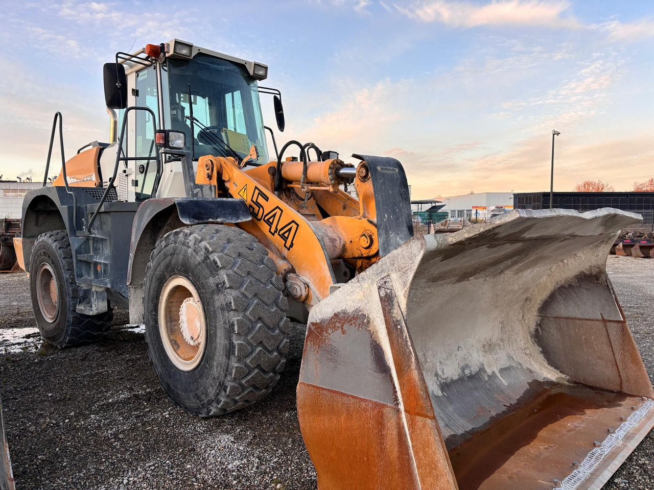 Liebherr L544 - Cargadora de ruedas: foto 1 Liebherr L544 - Cargadora de ruedas: foto 1