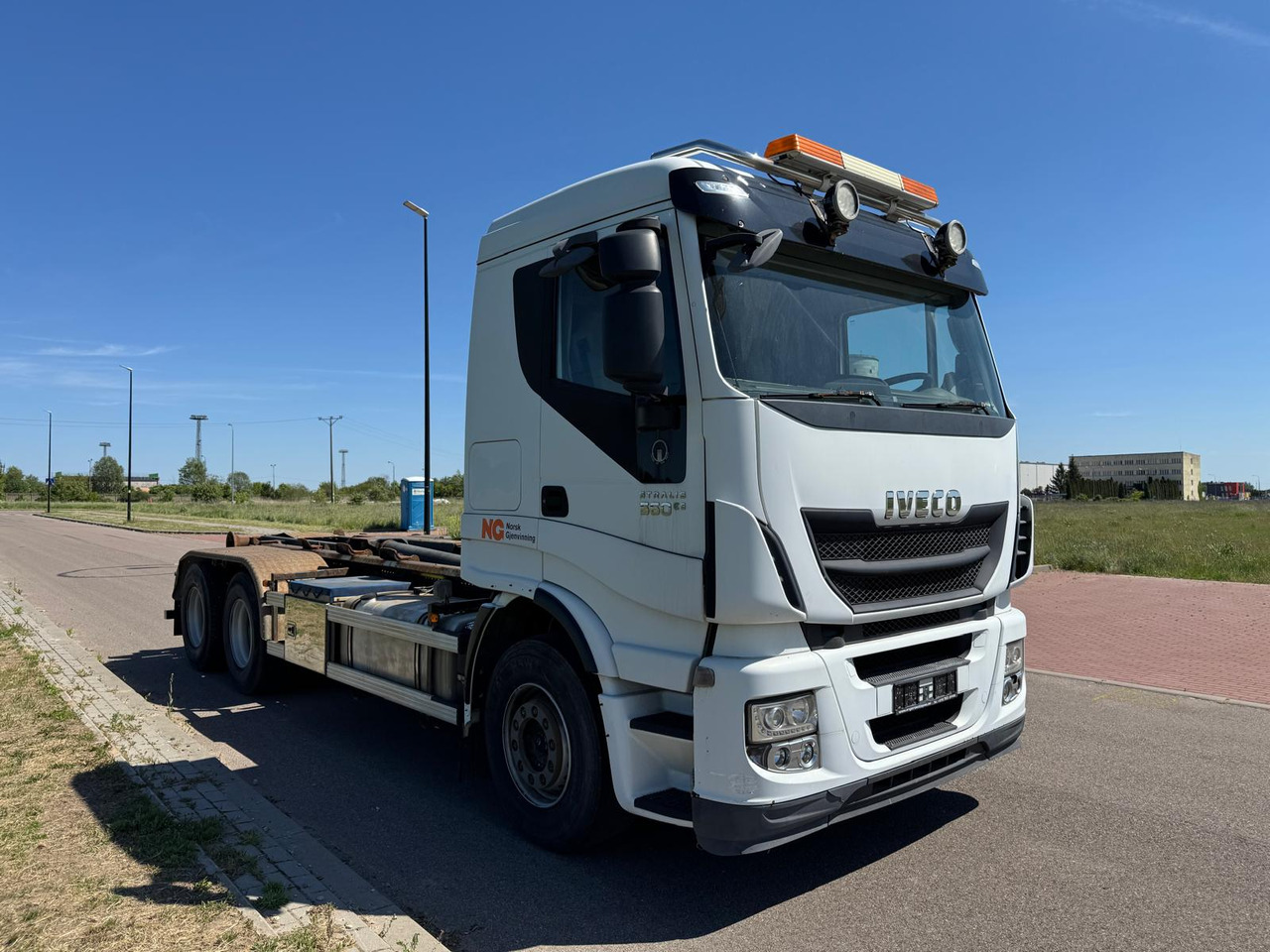 IVECO STRALIS 560 - Camión multibasculante, Camión grúa: foto 1 IVECO STRALIS 560 - Camión multibasculante, Camión grúa: foto 1