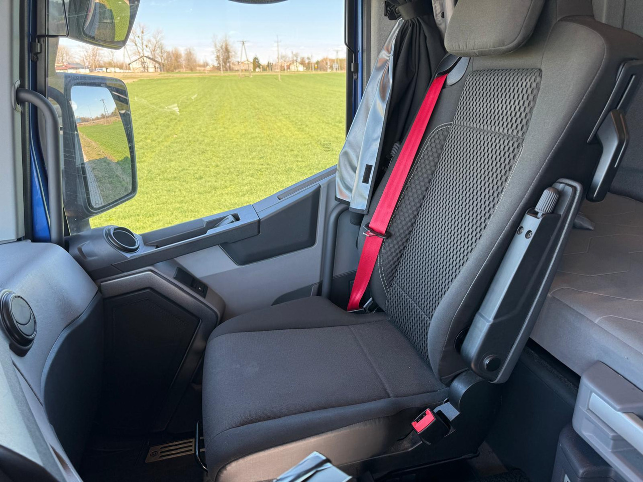 Camión caja cerrada RENAULT T380: foto 25