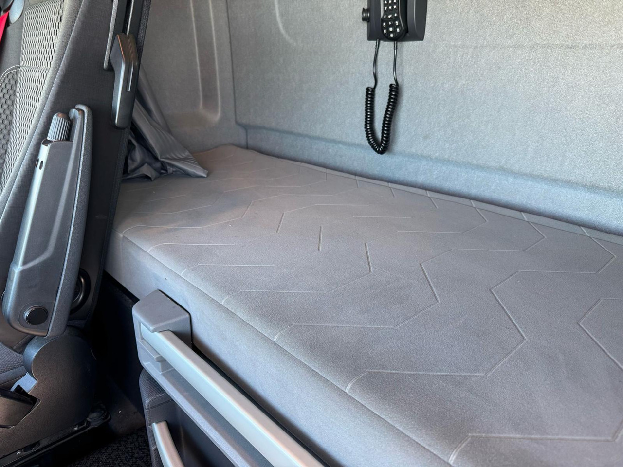 Camión caja cerrada RENAULT T380: foto 28