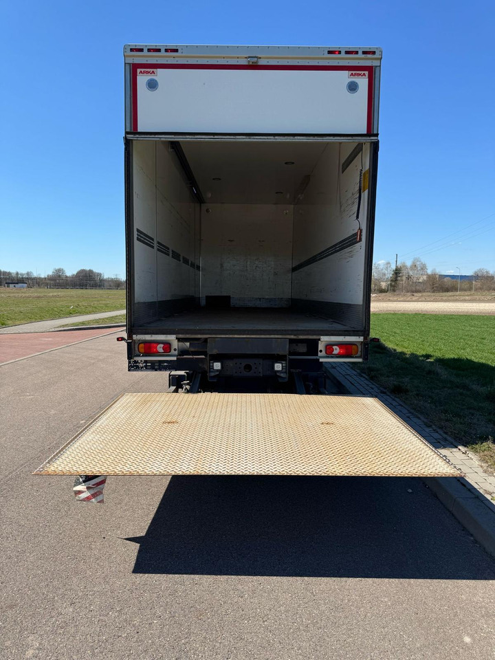 Camión caja cerrada RENAULT T380: foto 30