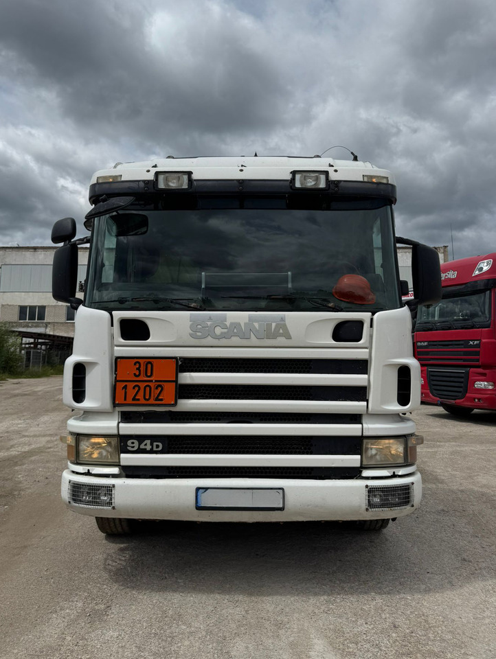 SCANIA P94 - Camión cisterna: foto 2 SCANIA P94 - Camión cisterna: foto 2
