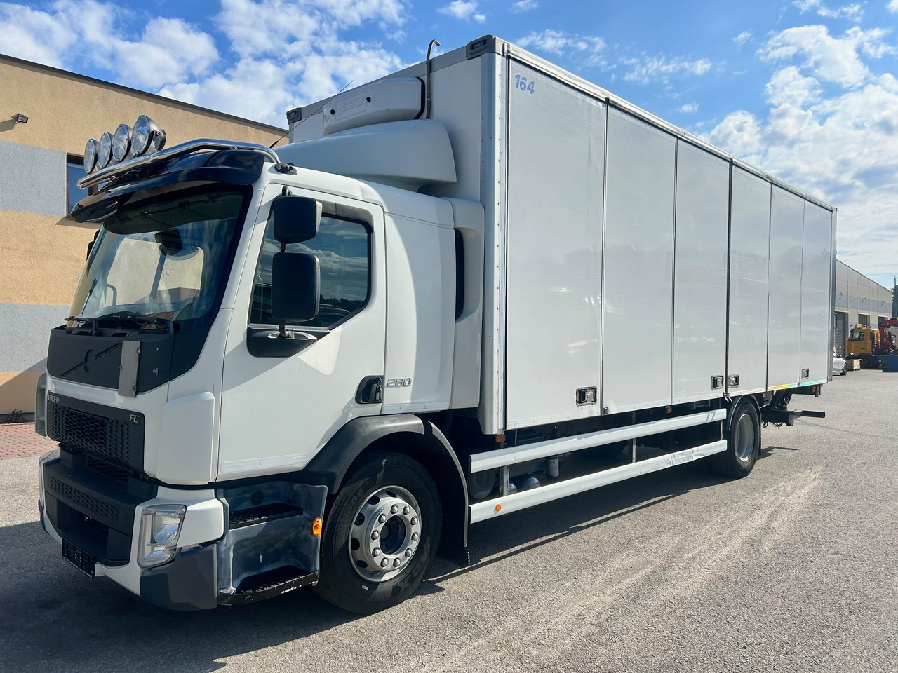 VOLVO FE280 - Camión caja cerrada: foto 2 VOLVO FE280 - Camión caja cerrada: foto 2