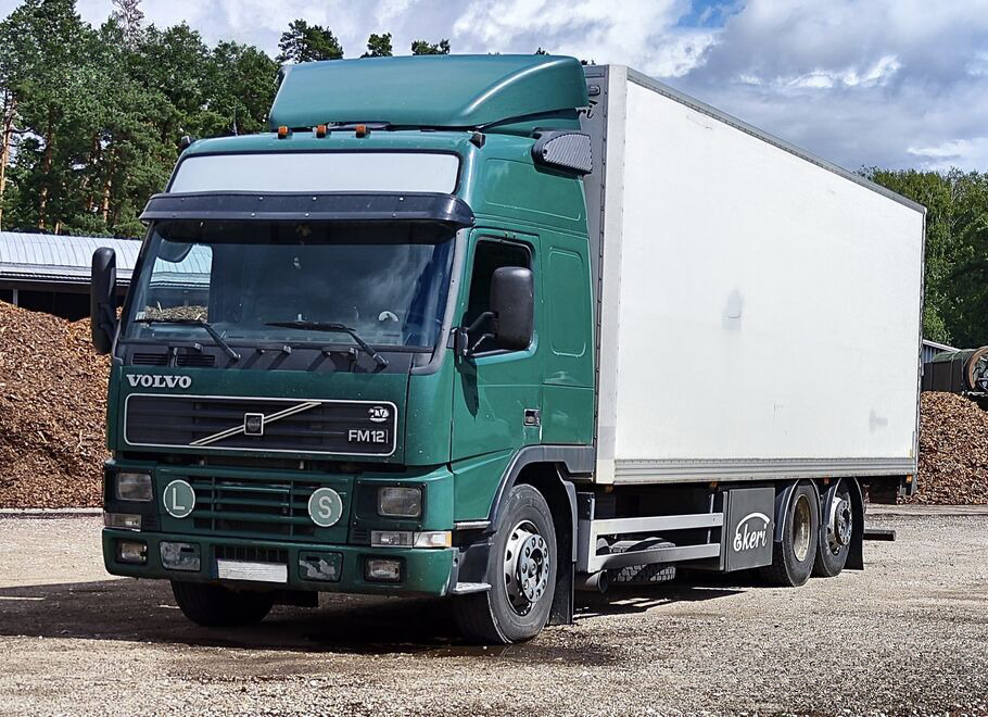 VOLVO FM12 - Camión caja cerrada: foto 2 VOLVO FM12 - Camión caja cerrada: foto 2