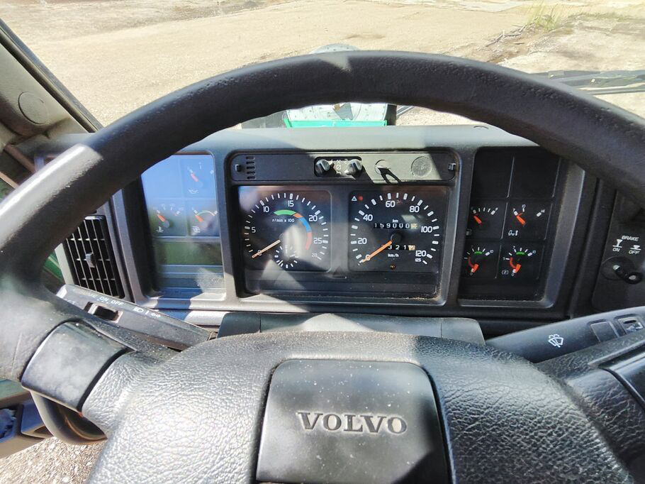 VOLVO FM12 - Camión caja cerrada: foto 3 VOLVO FM12 - Camión caja cerrada: foto 3