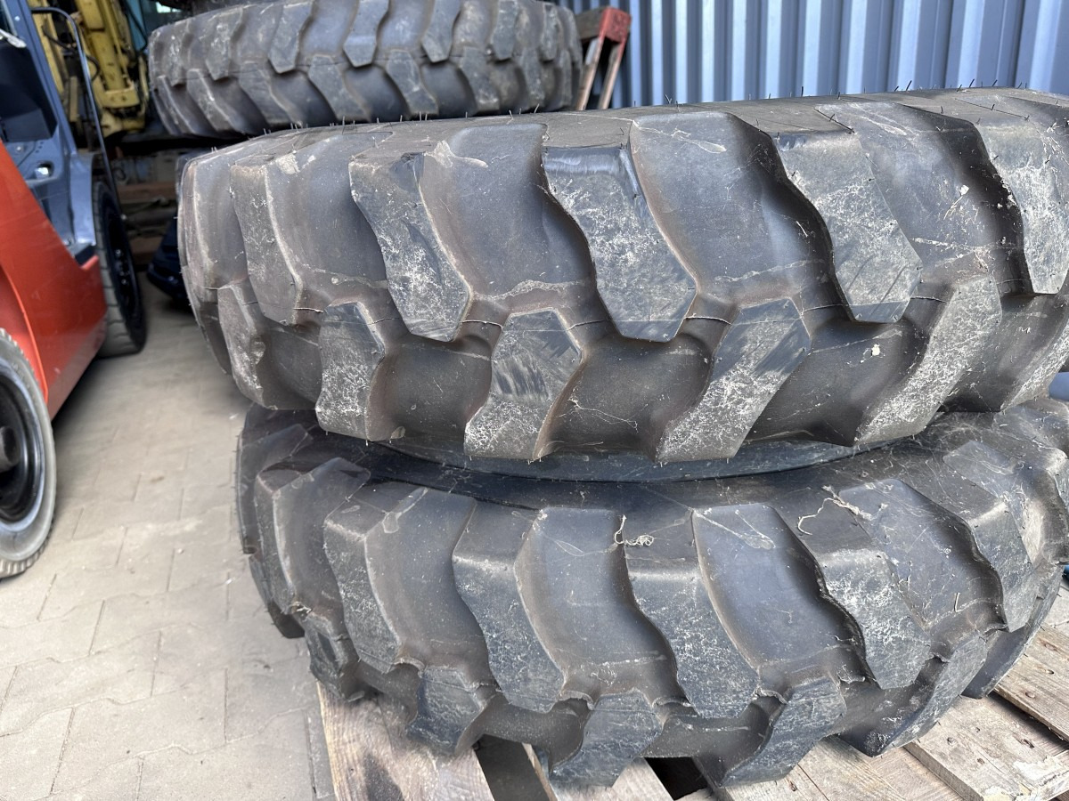 Neumático para Excavadora de ruedas nuevo Apollo 10.00 - 20 Apollo Kompletträder - Complet tires: foto 6 Neumático para Excavadora de ruedas nuevo Apollo 10.00 - 20 Apollo Kompletträder - Complet tires: foto 6