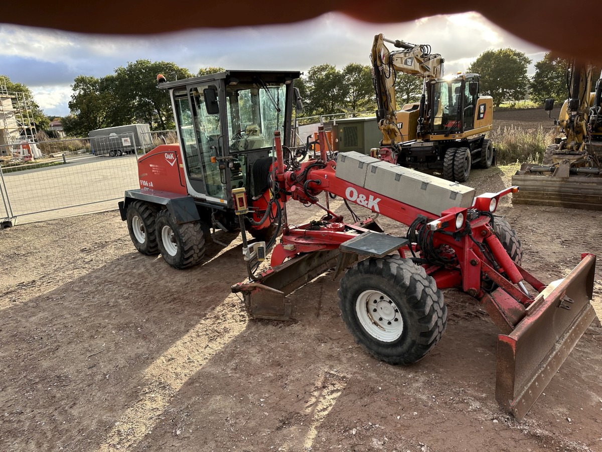NEW HOLLAND F 106.5 - 6x6 Laser Topcon- Klima Cummins 6 Zyl. - Grader: foto 4 NEW HOLLAND F 106.5 - 6x6 Laser Topcon- Klima Cummins 6 Zyl. - Grader: foto 4