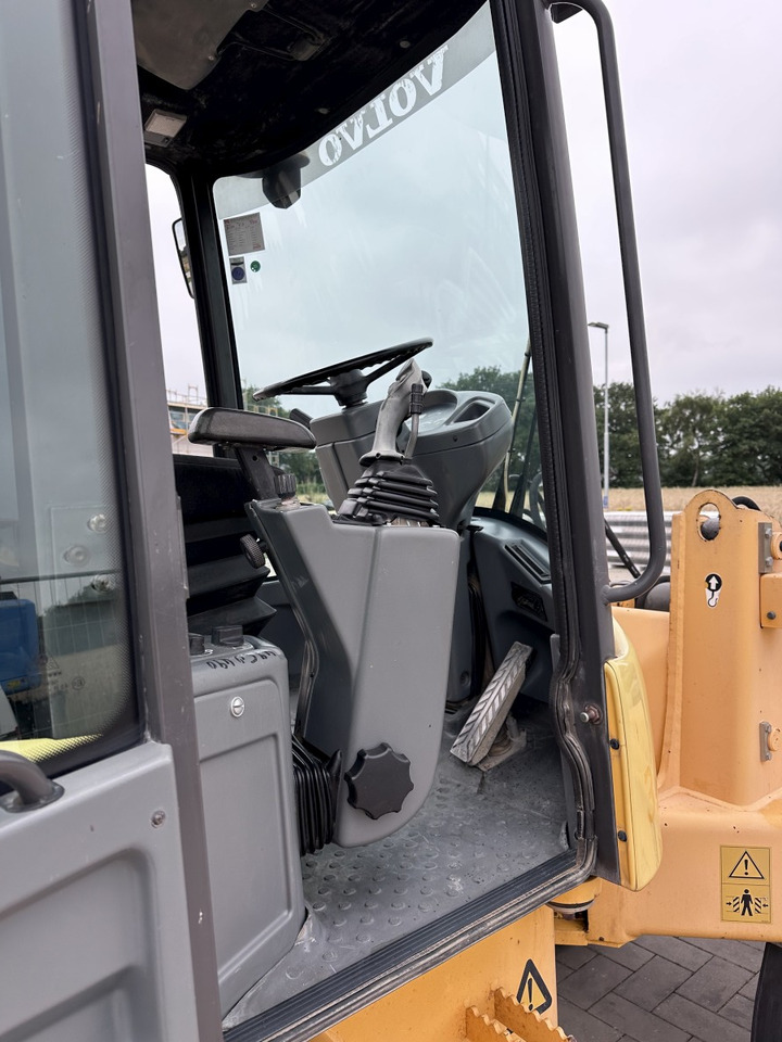 Cargadora de ruedas VOLVO L 30 B PRO 3er Kreis Klappschaufel+Palettengabel: foto 12