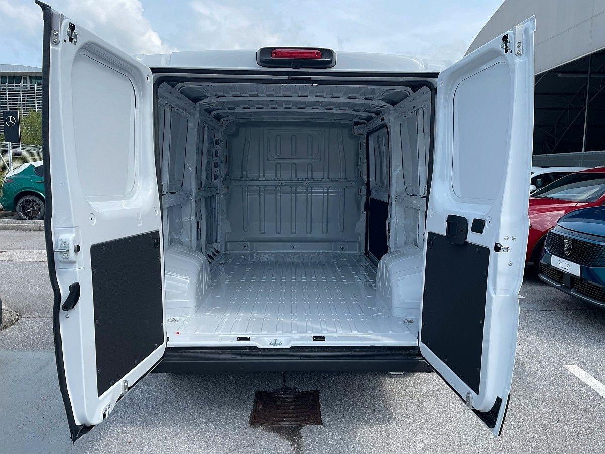 Fiat Ducato 30L L2H1-120-Klima;Temp;P.Sens;DAB+;2025 - Furgoneta pequeña: foto 5 Fiat Ducato 30L L2H1-120-Klima;Temp;P.Sens;DAB+;2025 - Furgoneta pequeña: foto 5