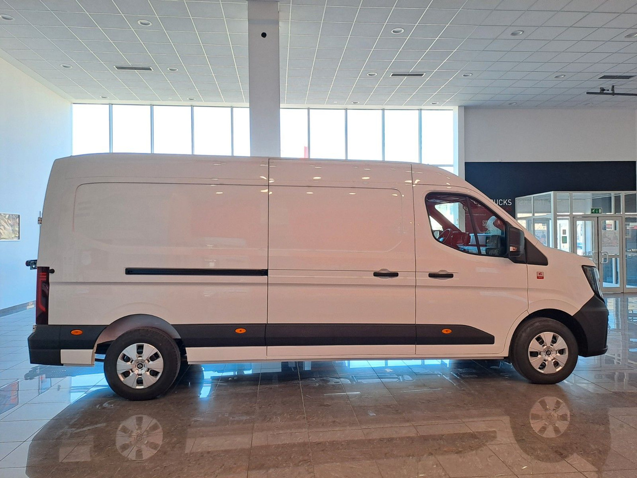 Renault Master L3H2 170 - NAV Klimaaut. Holzb. 270° - Furgón: foto 5 Renault Master L3H2 170 - NAV Klimaaut. Holzb. 270° - Furgón: foto 5