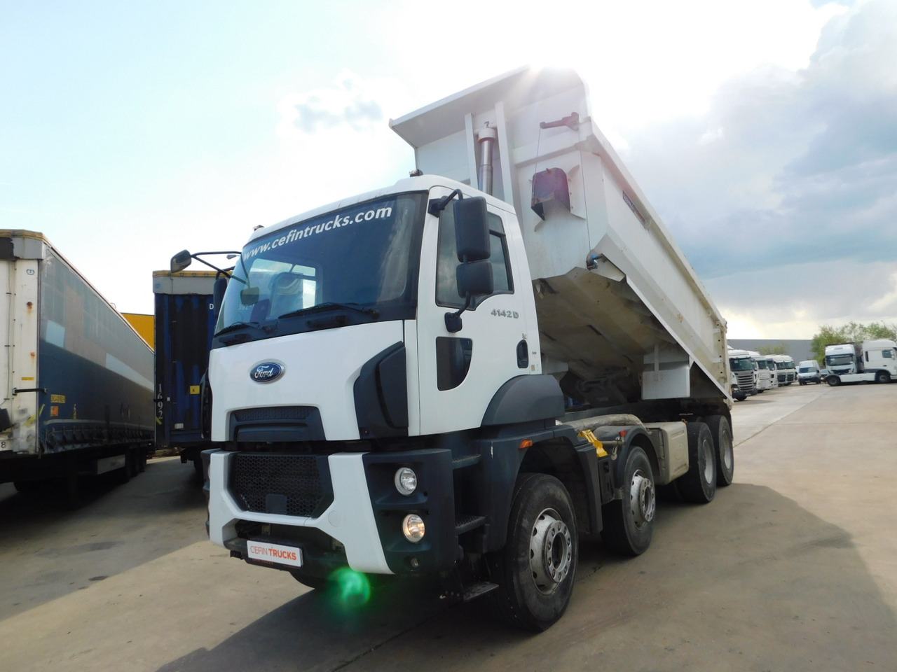 Ford 4142d 8x4 dcab e6 16s223 - Camión volquete: foto 1 Ford 4142d 8x4 dcab e6 16s223 - Camión volquete: foto 1