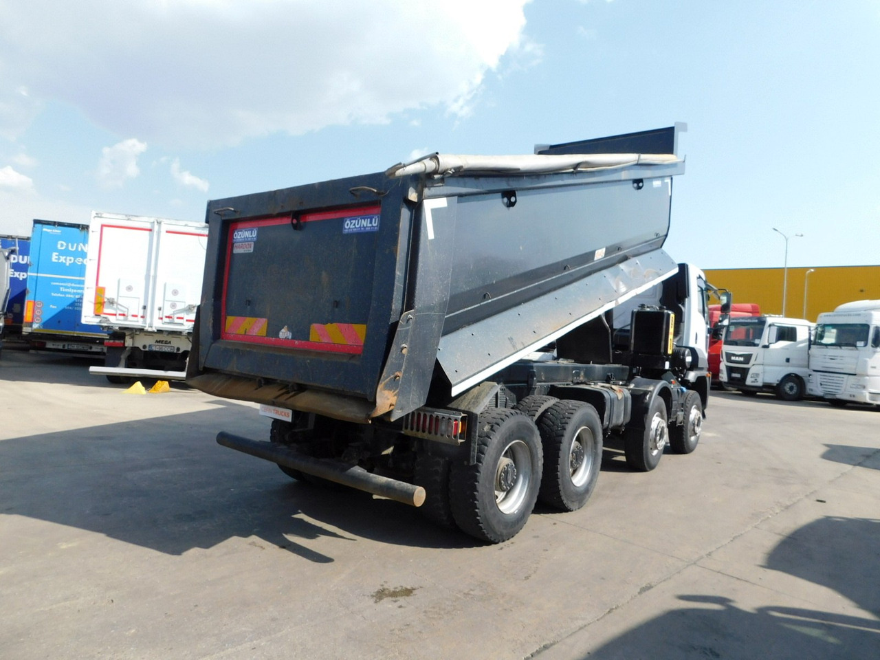 Ford 4142d 8x4 dcab e6 16s2230 - Camión volquete: foto 3 Ford 4142d 8x4 dcab e6 16s2230 - Camión volquete: foto 3