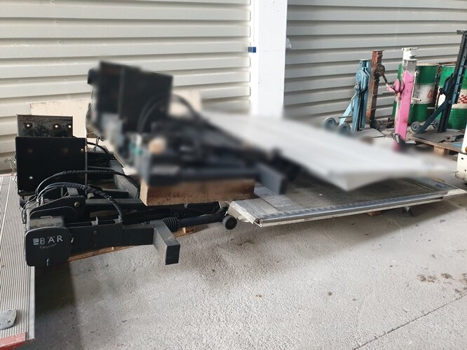 Baer Cargolift Ladebordwand Baer Cargolift Ladebordwand 2t BÄR Typ BC2000S4 - Trampilla elevadora: foto 1 Baer Cargolift Ladebordwand Baer Cargolift Ladebordwand 2t BÄR Typ BC2000S4 - Trampilla elevadora: foto 1