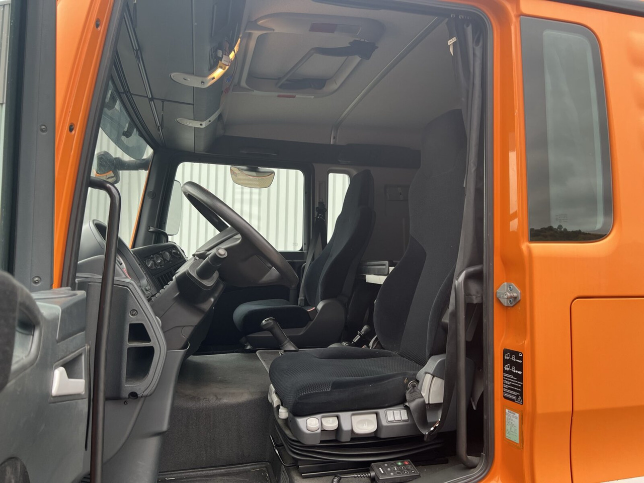 MAN TGL 8.220 4X2 BL TGL 8.220 4X2 BL - Cabeza tractora: foto 2 MAN TGL 8.220 4X2 BL TGL 8.220 4X2 BL - Cabeza tractora: foto 2