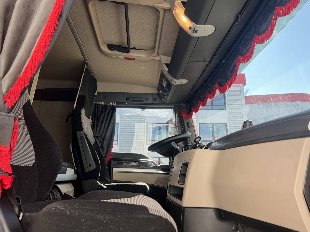 MAN TGX 18.500 4X4H BLS TGX 18.500 4X4H BLS, PriTarder, HydroDrive, Kipphydraulik - Cabeza tractora: foto 3 MAN TGX 18.500 4X4H BLS TGX 18.500 4X4H BLS, PriTarder, HydroDrive, Kipphydraulik - Cabeza tractora: foto 3