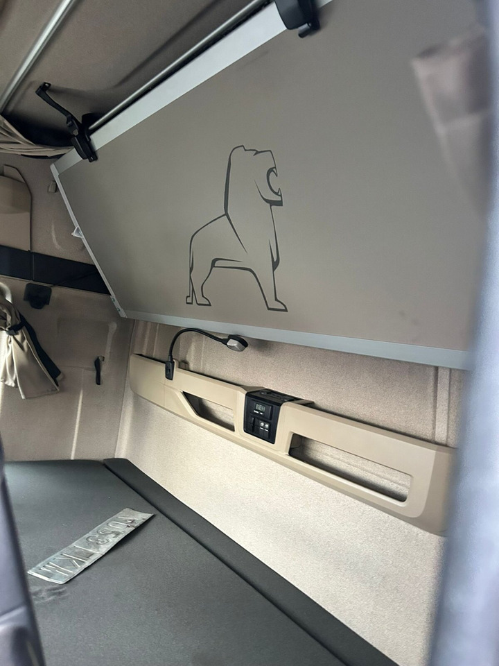 MAN TGX 33.580 6x4 BB TGX 33.580 6x4 BB, Retarder, zZGG 150.000kg - Cabeza tractora: foto 3 MAN TGX 33.580 6x4 BB TGX 33.580 6x4 BB, Retarder, zZGG 150.000kg - Cabeza tractora: foto 3