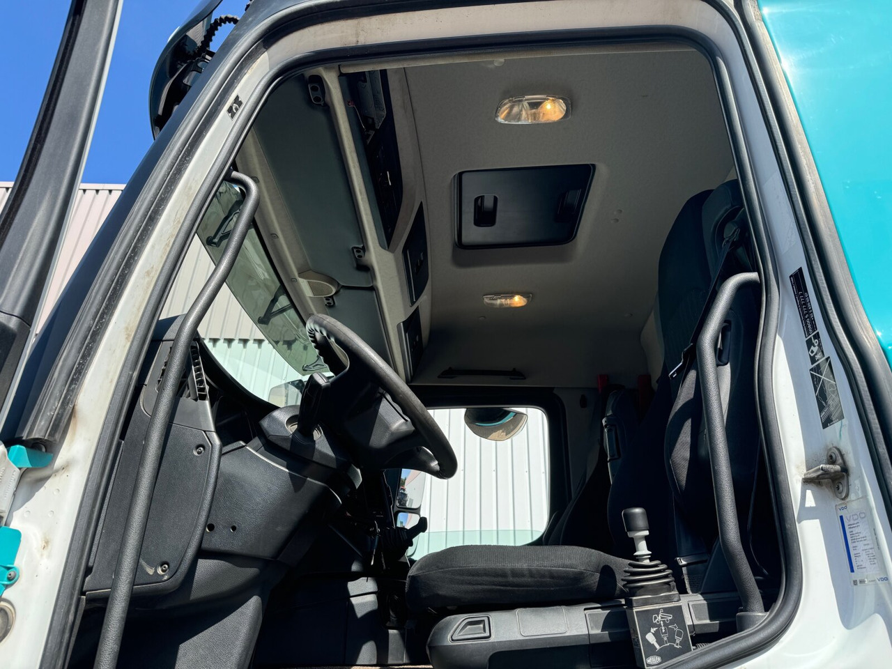 Foto del interior 1: Cabeza tractora Mercedes-Benz Arocs 3343 S 6x4 Arocs 3343 S 6x4, Full Steel, 3x Vorhanden!