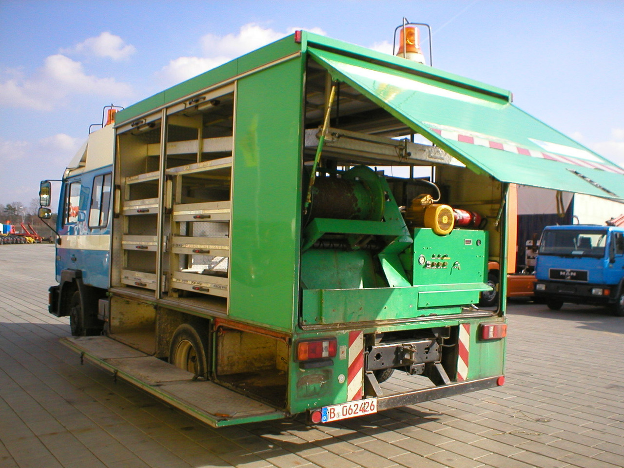 MAN M02 12.232 4x2 Spülwagen - Camión: foto 2 MAN M02 12.232 4x2 Spülwagen - Camión: foto 2