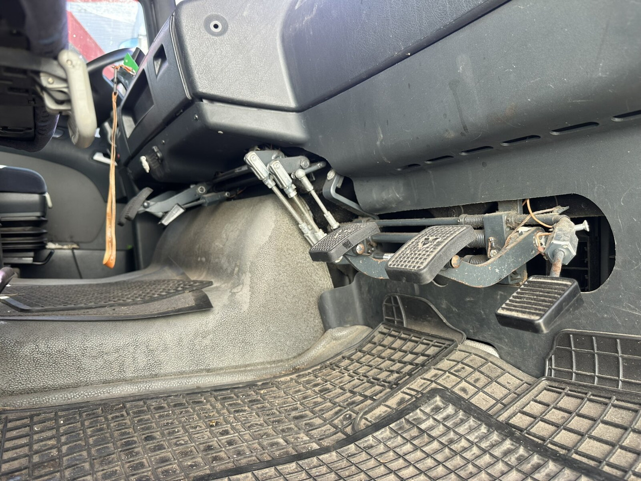 MAN TGA 18.360 LL 4x2 TGA 18.360 LL 4x2, Fahrschule - Camión: foto 2 MAN TGA 18.360 LL 4x2 TGA 18.360 LL 4x2, Fahrschule - Camión: foto 2