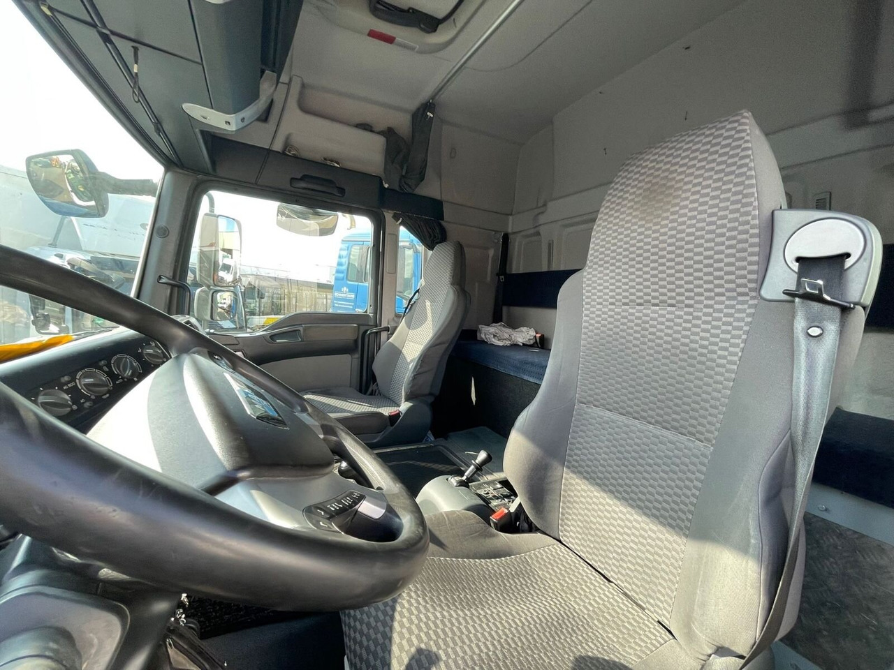 MAN TGM 18.330 4X2 LL TGM 18.330 4X2 LL, Fahrschulausstattung - Camión: foto 3 MAN TGM 18.330 4X2 LL TGM 18.330 4X2 LL, Fahrschulausstattung - Camión: foto 3