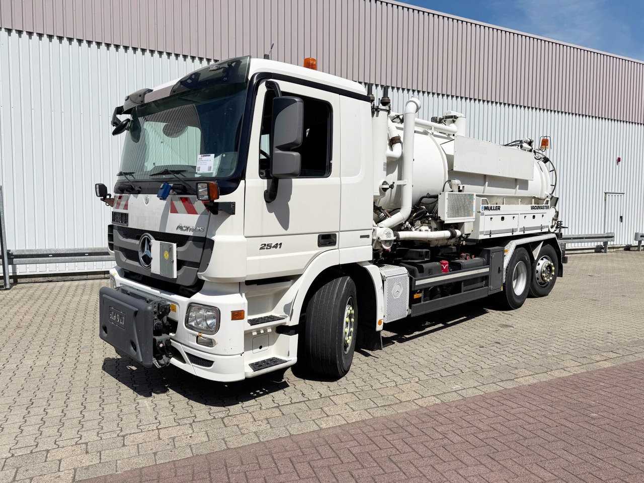 Mercedes-Benz Actros 2541 L 6x2 Actros 2541 L 6x2, Müller Saug-/Spülwagen ca. 12m³, Widi-Platte, Lift-/Lenkachse - Camión: foto 1 Mercedes-Benz Actros 2541 L 6x2 Actros 2541 L 6x2, Müller Saug-/Spülwagen ca. 12m³, Widi-Platte, Lift-/Lenkachse - Camión: foto 1