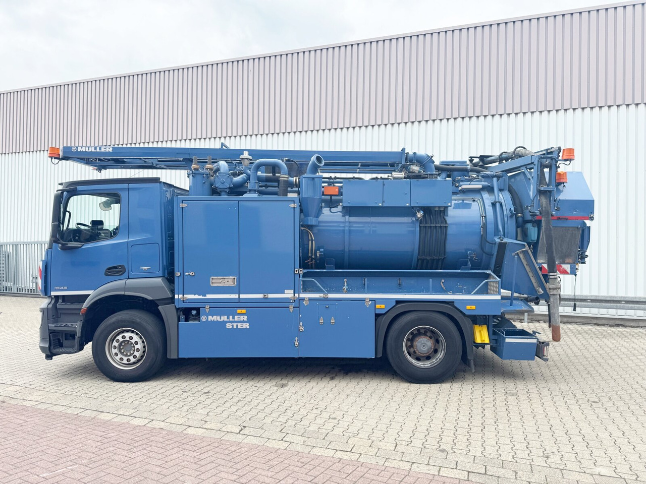 Mercedes-Benz Arocs 1843 L 4x2 Arocs 1843 L 4x2, Müller Canalmaster ca. 8m³, Standheizung, Funk - Camión: foto 5 Mercedes-Benz Arocs 1843 L 4x2 Arocs 1843 L 4x2, Müller Canalmaster ca. 8m³, Standheizung, Funk - Camión: foto 5