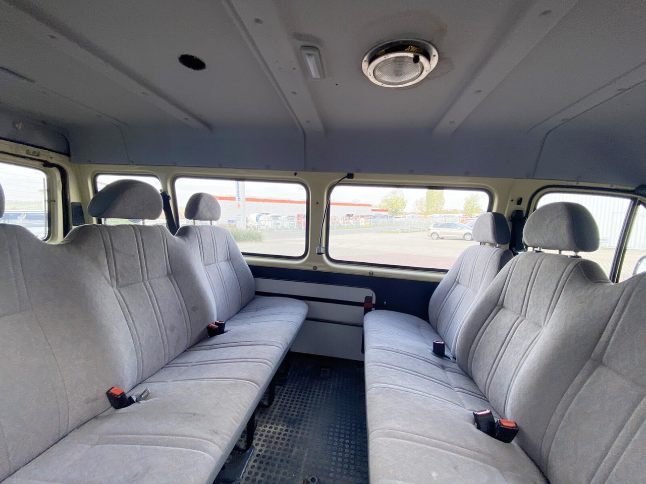 Ford Transit 2.5 4x2 Transit 2.5 4x2, Personentransporter, 8 Sitze - Minibús, Furgoneta de pasajeros: foto 3 Ford Transit 2.5 4x2 Transit 2.5 4x2, Personentransporter, 8 Sitze - Minibús, Furgoneta de pasajeros: foto 3