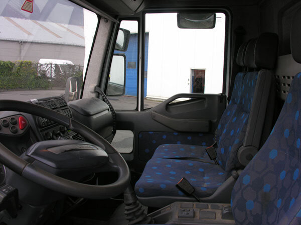 Iveco EuroCargo 120E/21 EuroCargo 120E/21 - Camión caja cerrada: foto 2 Iveco EuroCargo 120E/21 EuroCargo 120E/21 - Camión caja cerrada: foto 2