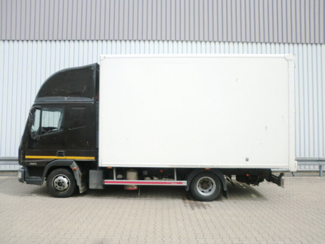 Iveco EuroCargo 75 E 17/4x2 EuroCargo 75 E 17/4,2, 6x VORHANDEN! - Camión caja cerrada: foto 3 Iveco EuroCargo 75 E 17/4x2 EuroCargo 75 E 17/4,2, 6x VORHANDEN! - Camión caja cerrada: foto 3