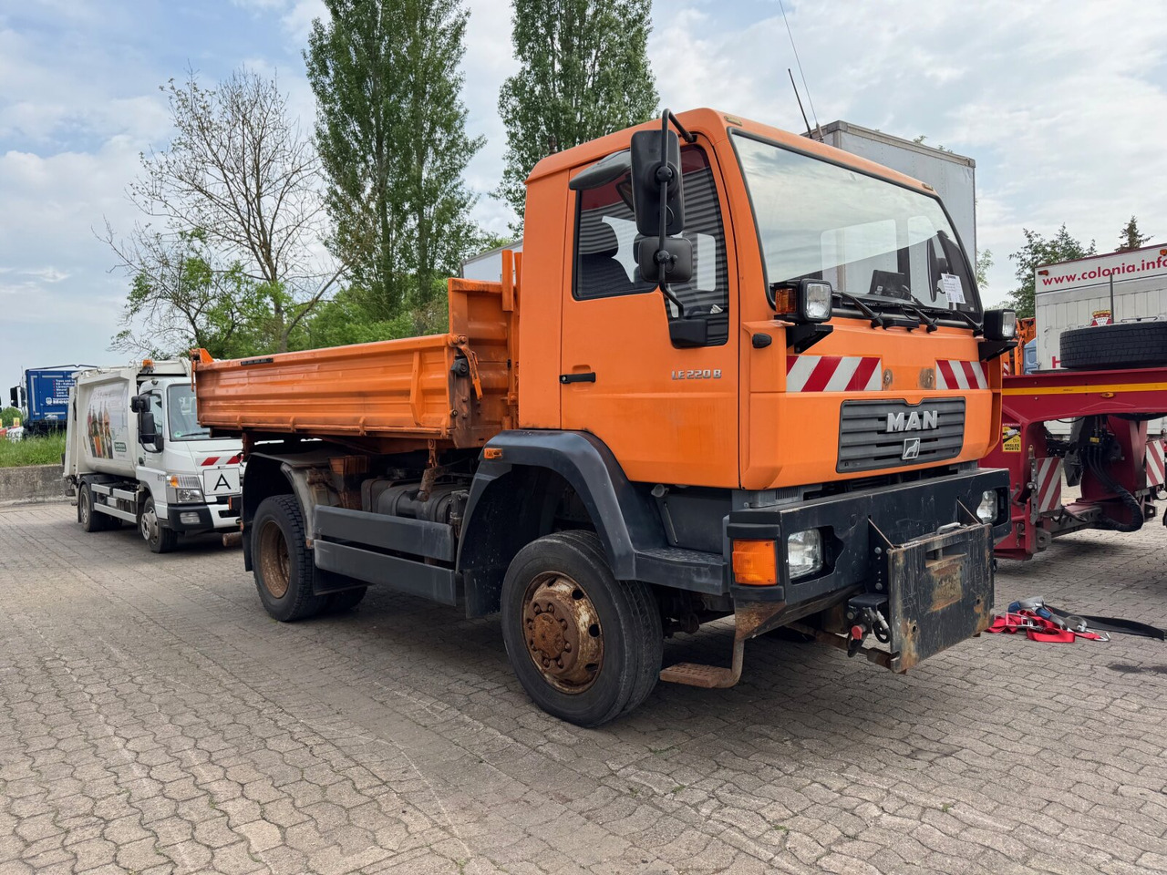 MAN 14.225 LAK 4x4 BB 14.225 LAK 4x4 BB, Winterdienstausstattung - Camión volquete: foto 1 MAN 14.225 LAK 4x4 BB 14.225 LAK 4x4 BB, Winterdienstausstattung - Camión volquete: foto 1