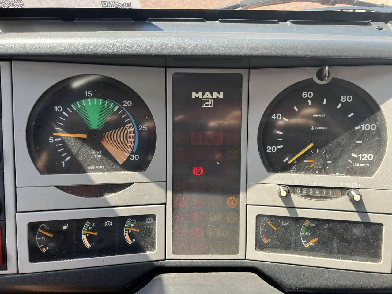 Camión multibasculante, Camión grúa MAN 25/18.284 6x2-4 LL 25/18.284 6x2-4 LL,Kran HMF 1113 K3, Funk, Retarder: foto 6