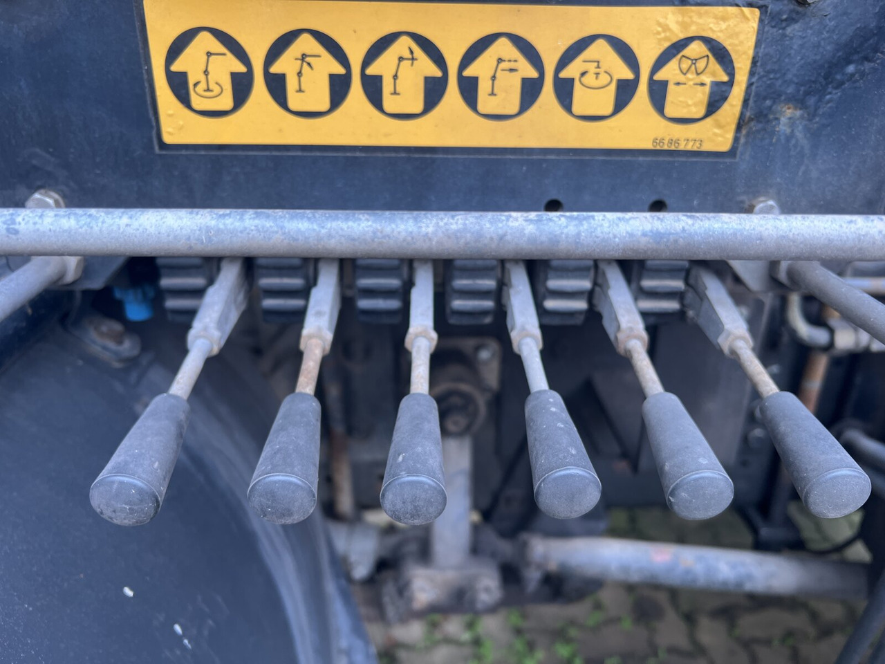 Camión multibasculante, Camión grúa MAN 25/18.284 6x2-4 LL 25/18.284 6x2-4 LL,Kran HMF 1113 K3, Funk, Retarder: foto 12