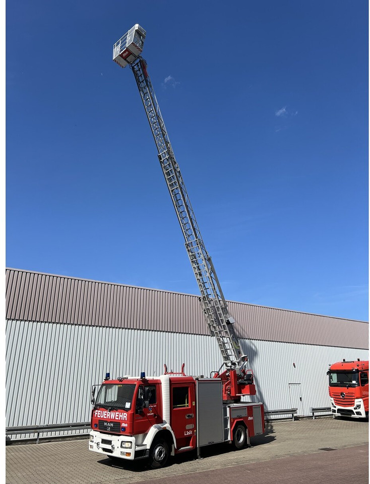 MAN LE 15.255 4x2 LLC Doka, Metz DLA-K 12/9 Drehleiter LE 15.255 4x2 LLC Doka, Metz DLA-K 12/9 Feuerwehr Drehleiter - Ambulancia: foto 1 MAN LE 15.255 4x2 LLC Doka, Metz DLA-K 12/9 Drehleiter LE 15.255 4x2 LLC Doka, Metz DLA-K 12/9 Feuerwehr Drehleiter - Ambulancia: foto 1