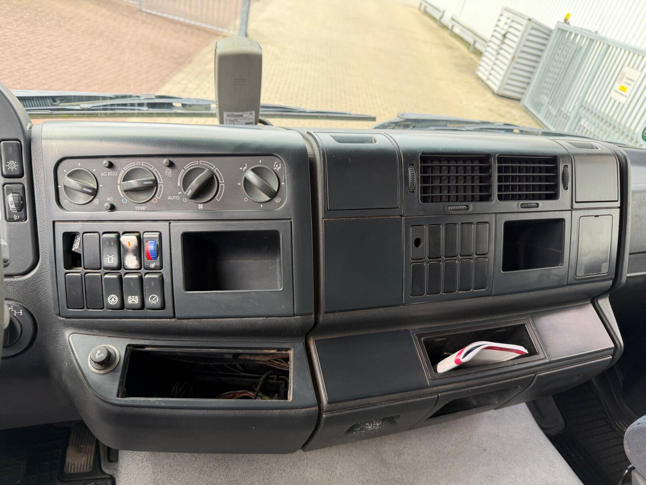 MAN TGA 26.400 6X4 BB TGA 26.400 6X4 BB, Intarder - Camión volquete: foto 4 MAN TGA 26.400 6X4 BB TGA 26.400 6X4 BB, Intarder - Camión volquete: foto 4