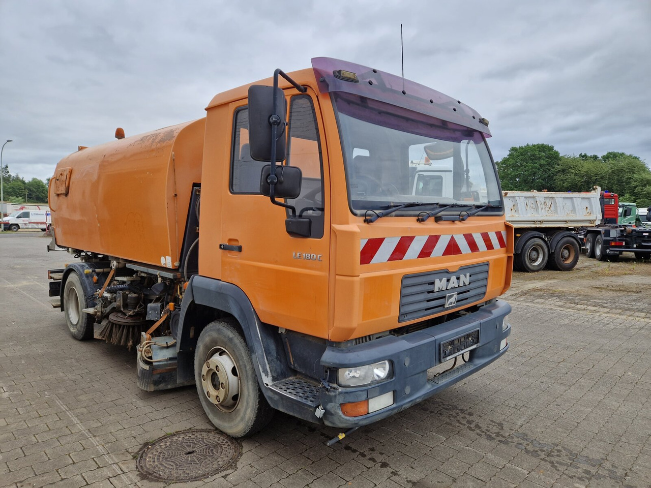 MAN TGL 12.180 TGL 12.180 , Bucher Kehrmaschine CF 50 - Barredora vial: foto 1 MAN TGL 12.180 TGL 12.180 , Bucher Kehrmaschine CF 50 - Barredora vial: foto 1