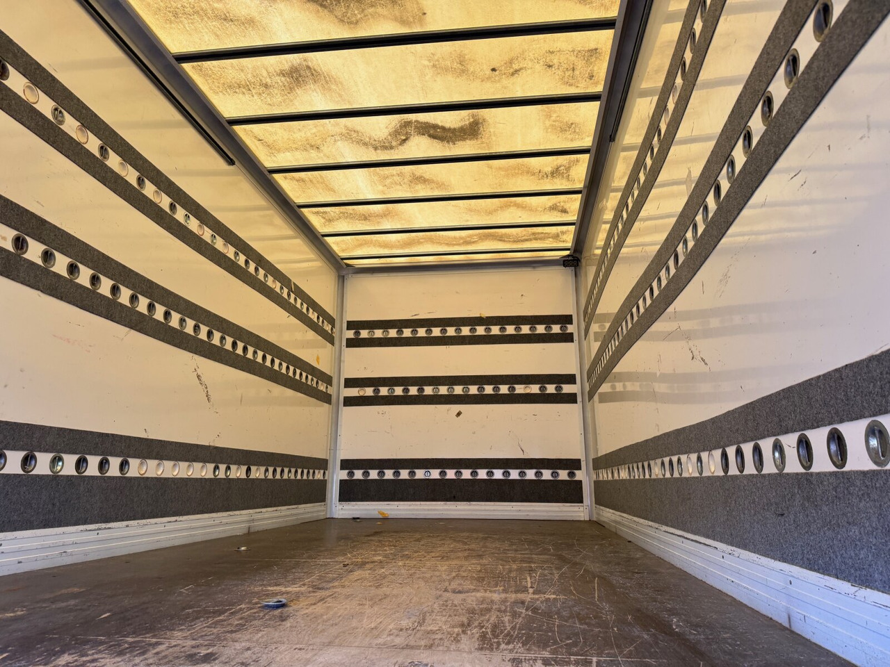 Camión caja cerrada MAN TGL 8.150 4x2 BL TGL 8.150 4x2 BL, Möbelkoffer mit Rolltor: foto 11