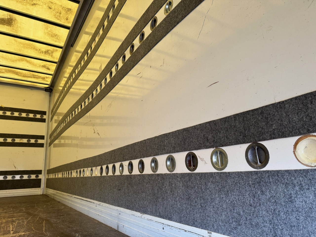 Camión caja cerrada MAN TGL 8.150 4x2 BL TGL 8.150 4x2 BL, Möbelkoffer mit Rolltor: foto 12