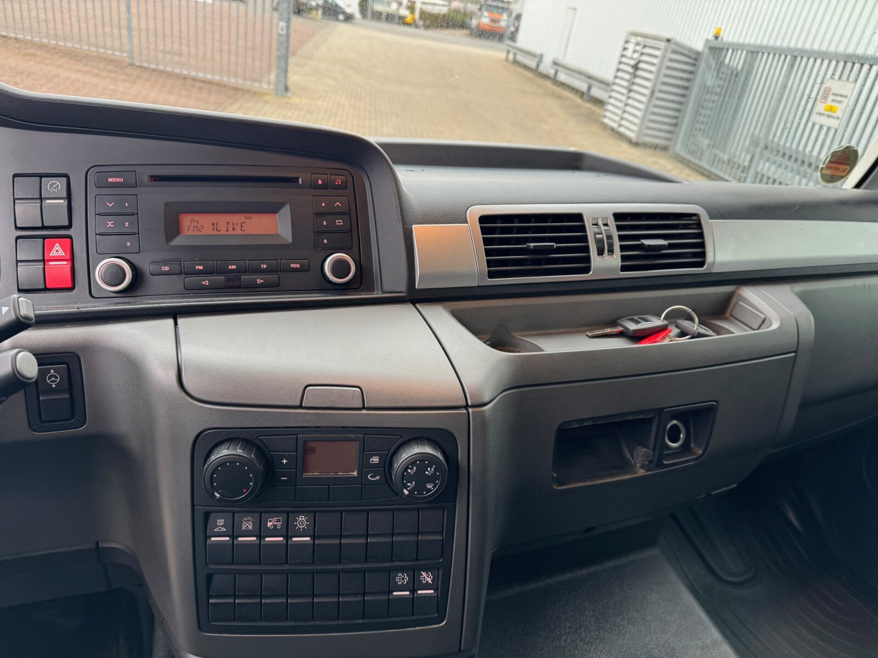 Camión caja cerrada MAN TGL 8.150 4x2 BL TGL 8.150 4x2 BL, Möbelkoffer mit Rolltor: foto 5